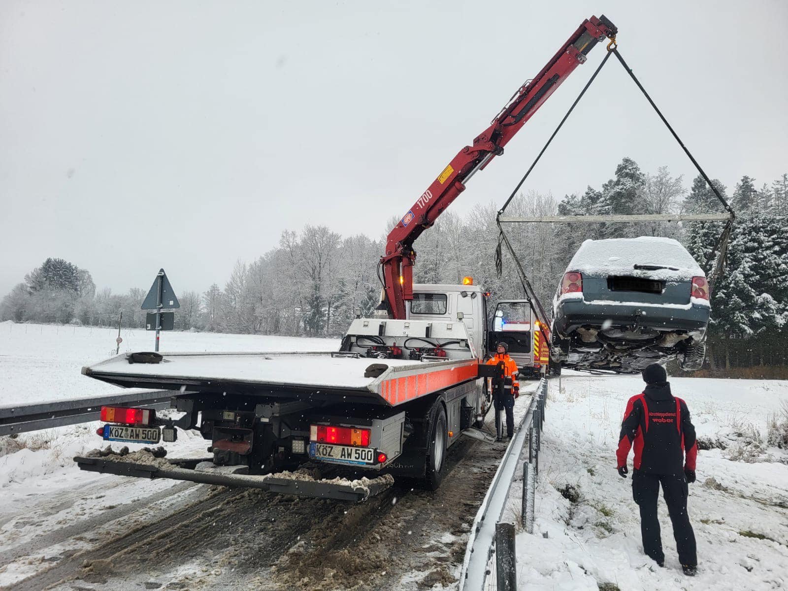 VU PKW Schnee Dezember 5