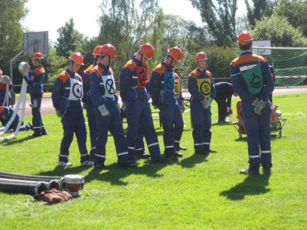 Die Gruppe nimmt Aufstellung zum Wettkampf